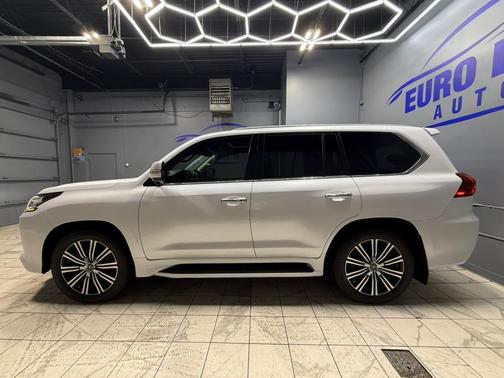 2021 Lexus LX 570 Three-Row