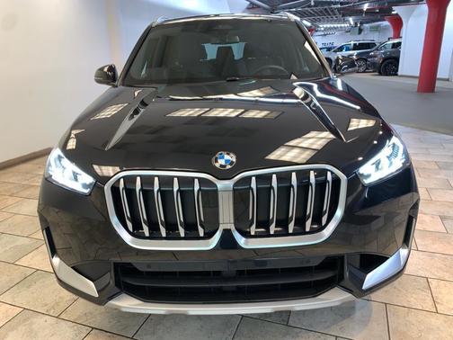 Black Sapphire Metallic 2025 BMW X1 xDrive28i