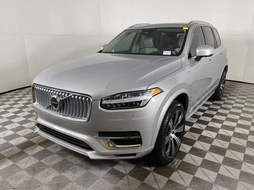 2025 Volvo XC90 Plug-In Hybrid T8 Plus 6-Seater