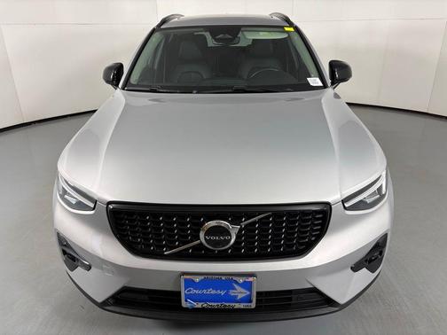 Silver 2023 Volvo XC40 B5 Plus Dark Theme
