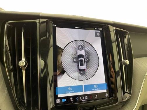 2024 Volvo XC60 Recharge Plug-In Hybrid T8 Plus Dark Theme