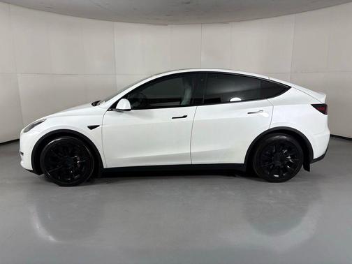White 2022 Tesla Model Y Long Range