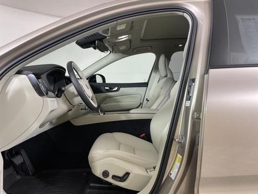 2025 Volvo XC60 Plug-In Hybrid T8 Plus