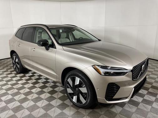 2025 Volvo XC60 Plug-In Hybrid T8 Plus