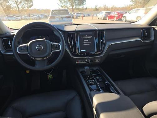 2025 Volvo XC60 B5 Core