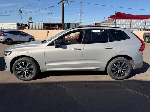 2025 Volvo XC60 B5 Core