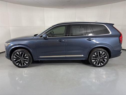 Denim Blue Metallic 2026 Volvo XC90 Plug-In Hybrid T8 Ultra 7-Seater