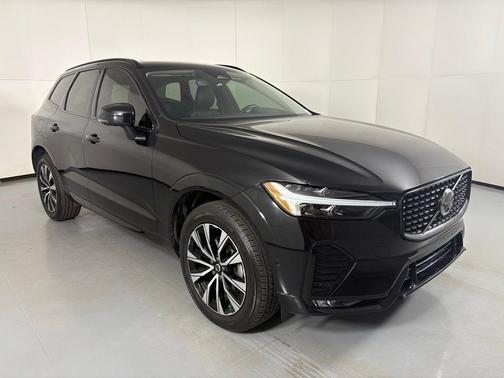 2023 Volvo XC60 B5 Plus Dark Theme