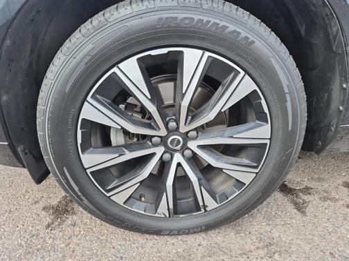 2023 Volvo XC60 B5 Plus Dark Theme