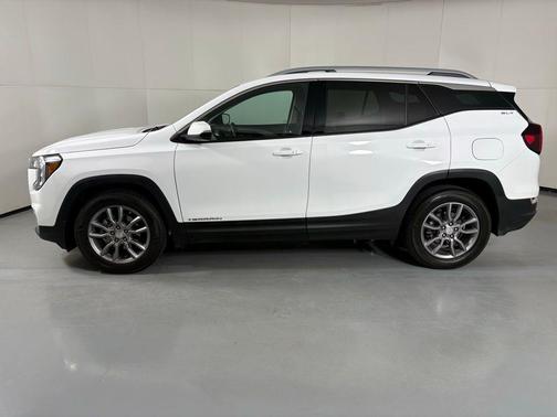Summit White 2024 GMC Terrain SLT