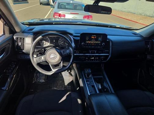 2022 Nissan Pathfinder SV