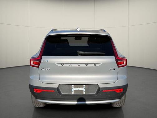 2023 Volvo XC40 B5 Plus Bright Theme