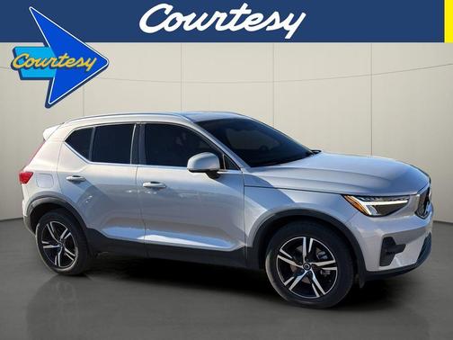 2023 Volvo XC40 B5 Plus Bright Theme