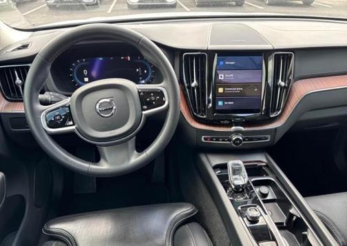 2023 Volvo XC60 B5 Ultimate Dark Theme