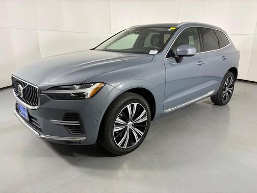 2023 Volvo XC60 B5 Ultimate Bright Theme