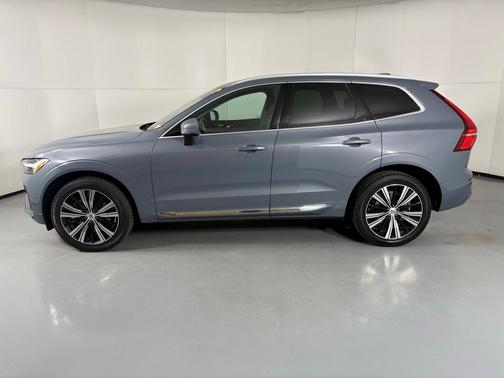 2023 Volvo XC60 B5 Ultimate Bright Theme