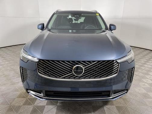2025 Volvo XC90 B5 Core