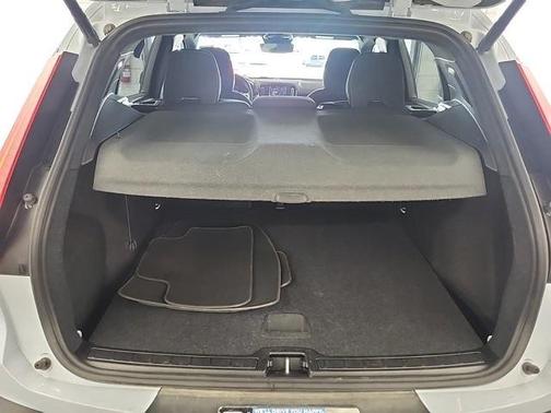 2024 Volvo XC40 B5 Core