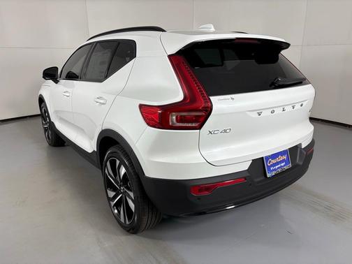 2026 Volvo XC40 B5 Ultra