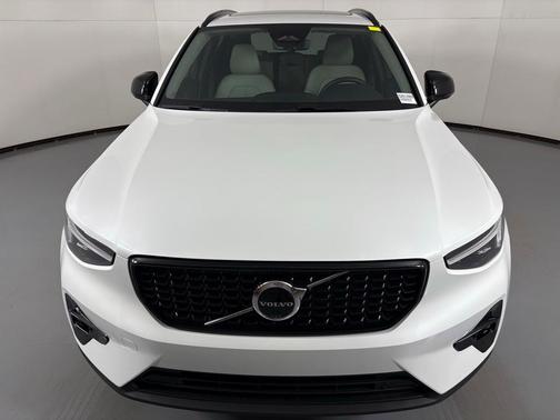 2026 Volvo XC40 B5 Ultra
