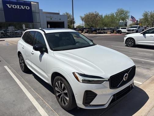 2023 Volvo XC60 B5 Plus Dark Theme