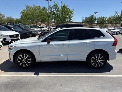 2023 Volvo XC60 B5 Plus Dark Theme