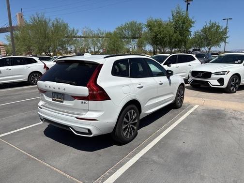 2023 Volvo XC60 B5 Plus Dark Theme