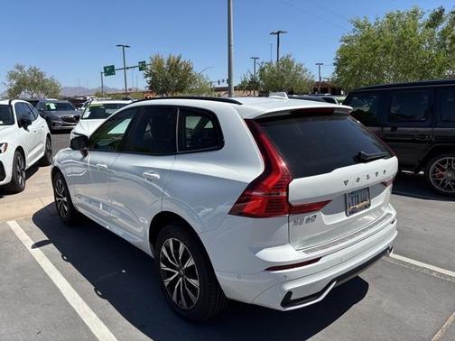 2023 Volvo XC60 B5 Plus Dark Theme