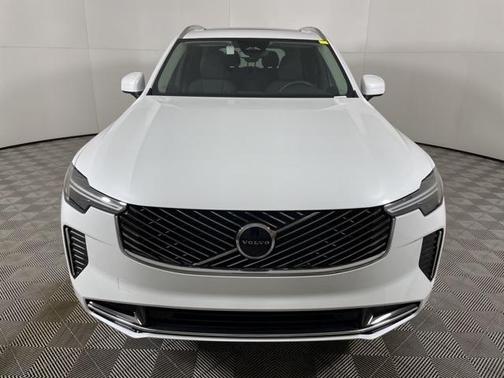 2025 Volvo XC90 B5 Core