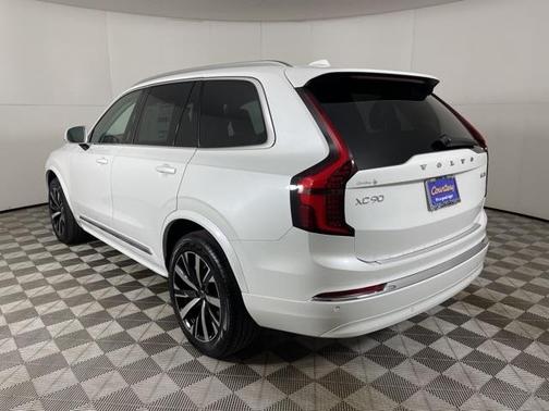 2025 Volvo XC90 B5 Core