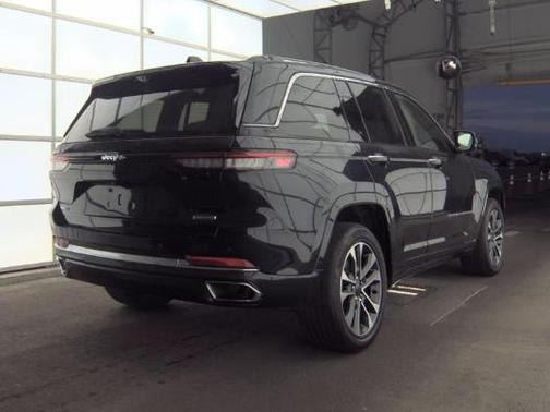 2022 Jeep Grand Cherokee 4xe Overland