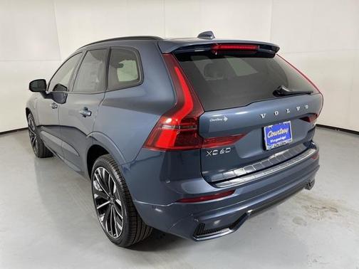 2026 Volvo XC60 T8 ULTRA