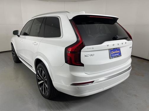 2026 Volvo XC90 B5 Core