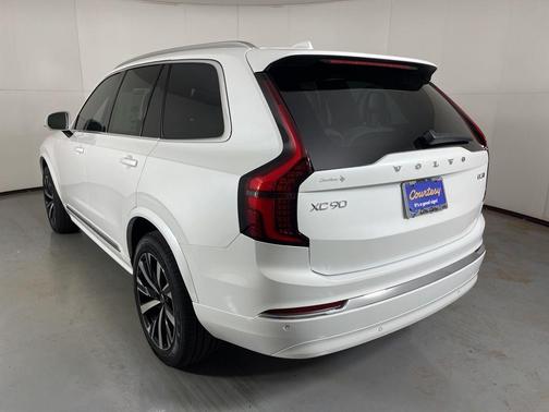2026 Volvo XC90 B5 Core