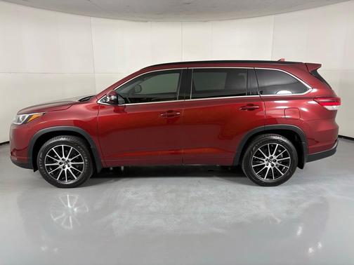 2017 Toyota Highlander SE