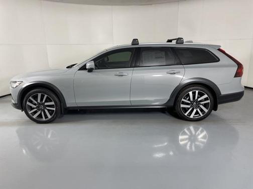 2025 Volvo V90 Cross Country B6 Ultra