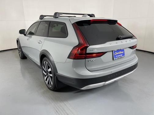 2025 Volvo V90 Cross Country B6 Ultra