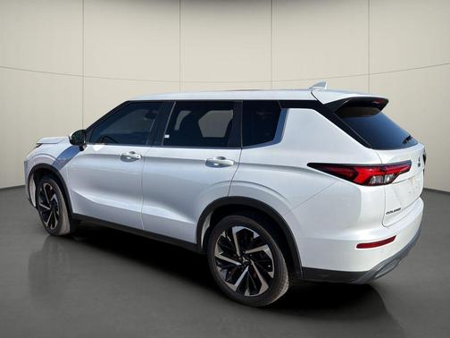 2022 Mitsubishi Outlander ES