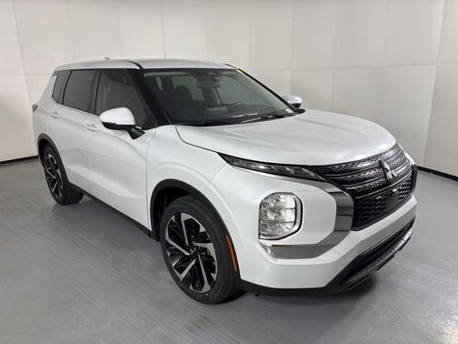 2022 Mitsubishi Outlander ES