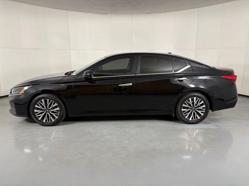 Black 2023 Nissan Altima 2.5 SV
