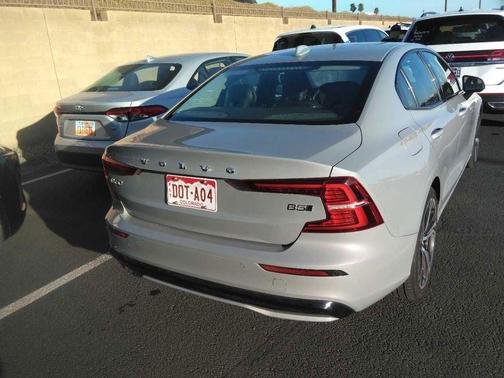 2024 Volvo S60 B5 Core Dark Theme