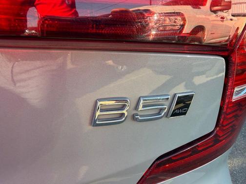 2024 Volvo S60 B5 Core Dark Theme