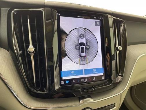 2024 Volvo XC60 Recharge Plug-In Hybrid T8 Plus Dark Theme