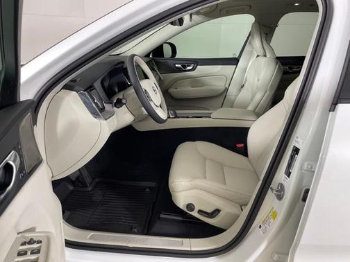 2024 Volvo XC60 Recharge Plug-In Hybrid T8 Plus Dark Theme