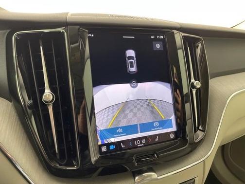 2024 Volvo XC60 Recharge Plug-In Hybrid T8 Plus Dark Theme