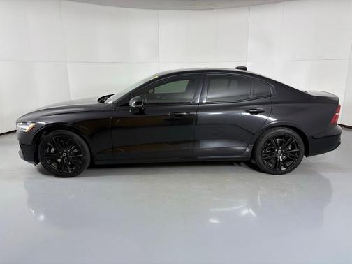 2024 Volvo S60 B5 Plus Black Edition