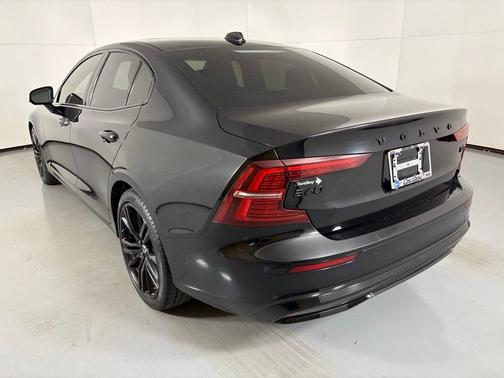 2024 Volvo S60 B5 Plus Black Edition