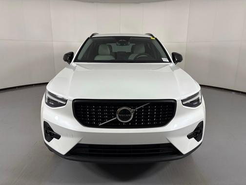 2026 Volvo XC40 B5 Ultra