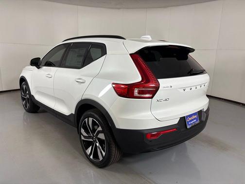 2026 Volvo XC40 B5 Ultra