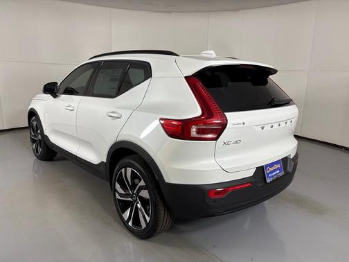 2026 Volvo XC40 B5 Ultra